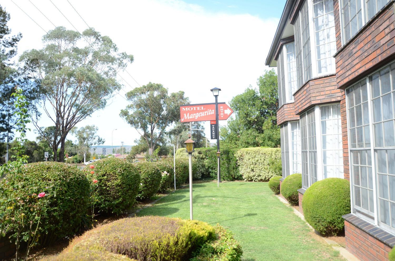 Others 5, Motel Margeurita, Queanbeyan
