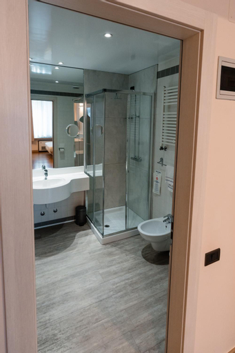 Bathroom 10