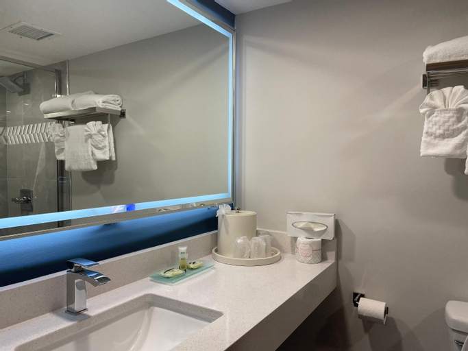 Bathroom 15