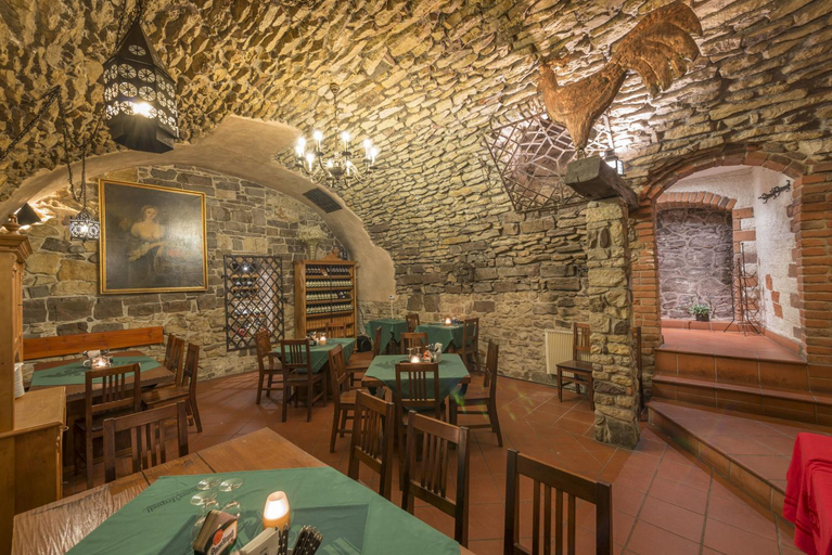 Food & Drinks 4, Hotel Cerny Slon, Praha 1