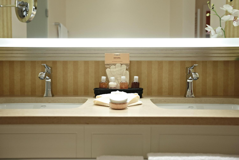 Bathroom 5, Steigenberger Grandhotel & Spa Heringsdorf, Vorpommern-Greifswald