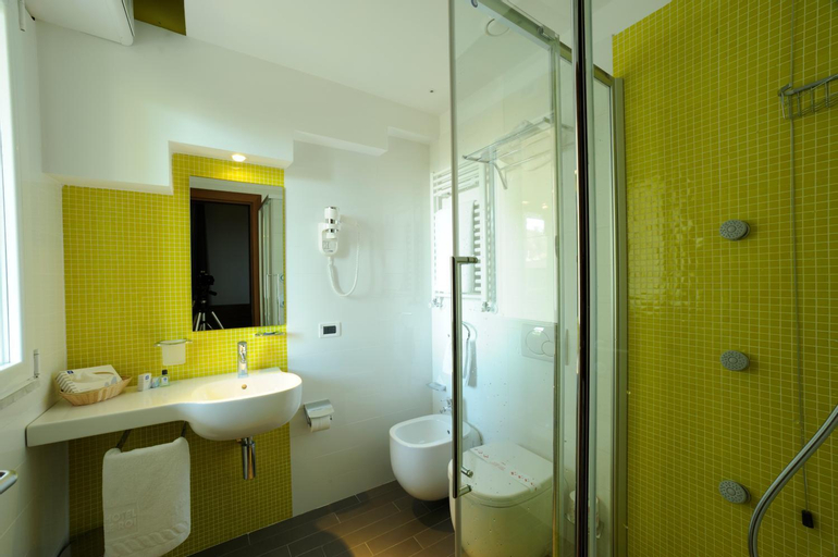 Bedroom 4, Le Roi, Savona