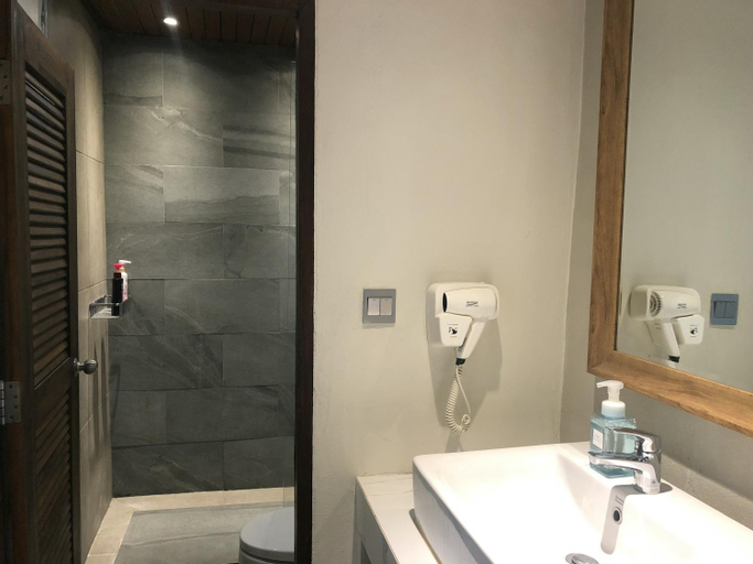 Bathroom 12