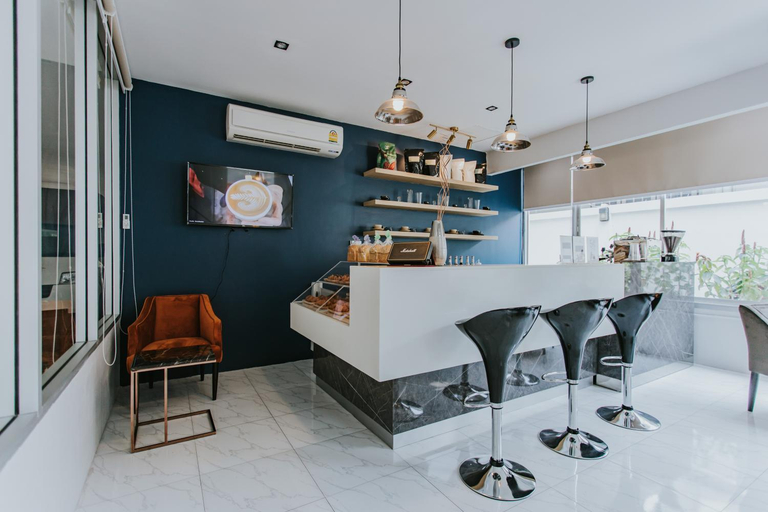 Food & Drinks 5, D Varee Montara Thonglor 25, Wattana