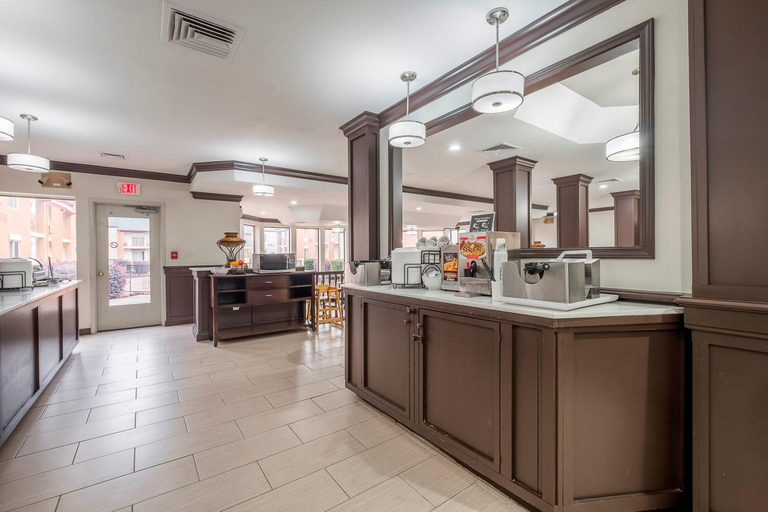 Food & Drinks 5, Red Roof PLUS+ & Suites Knoxville West-Cedar Bluff, Knox