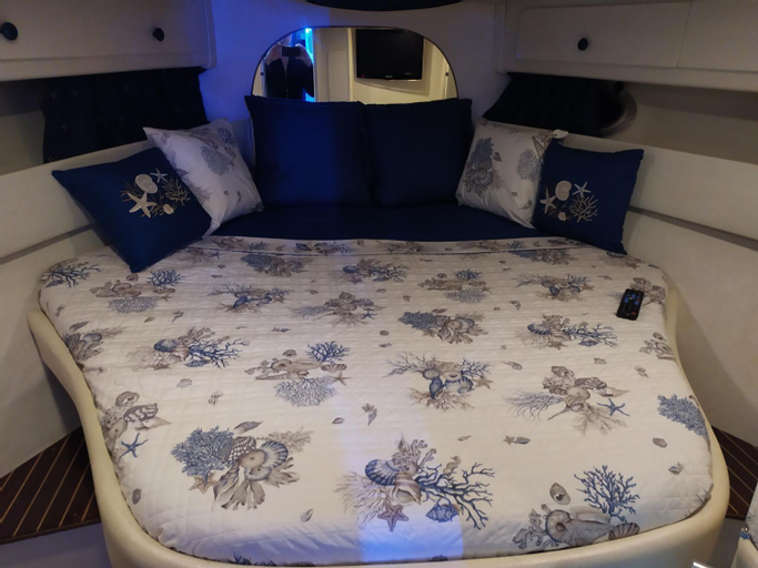 Sanremo charter boat and breakfast, Imperia