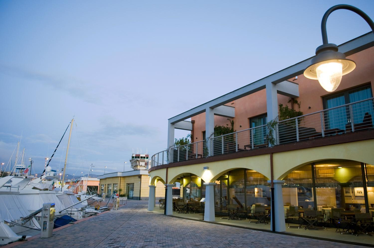 Exterior & Views 2, Marina Place, Genova