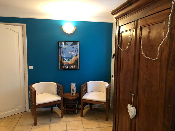 Public Area 4, Les Chenes, Landes