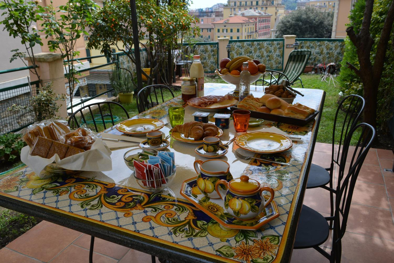 Others 4, ilGirasole b&b, Genova