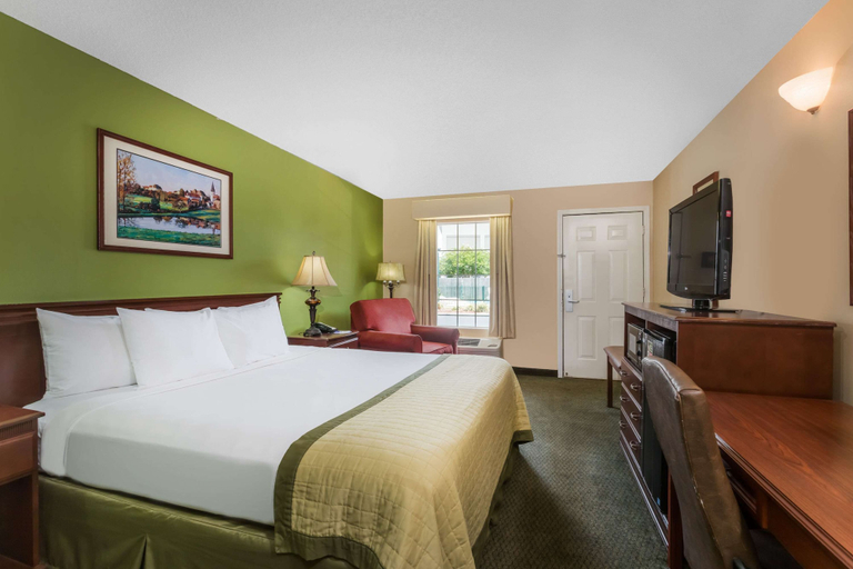Bedroom 3, Baymont by Wyndham Waycross, Ware