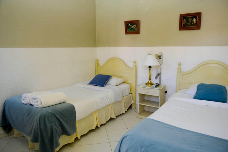 Bedroom, Posada Bernies, Esteban Echeverría