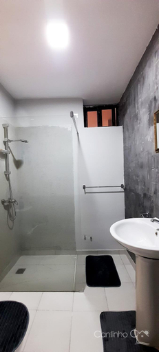 Bathroom 2, Cantinho C - Alojamento Complementar, Praia