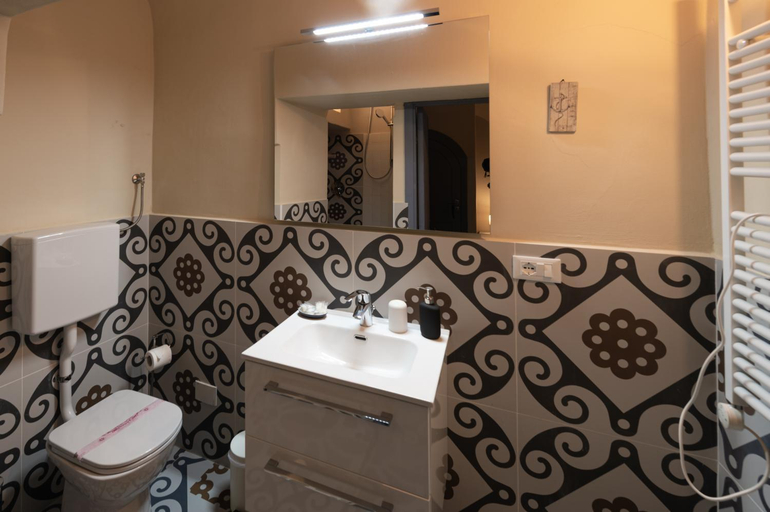Bathroom 3, Locanda Antica Osteria Saracena del Bergallo, Savona