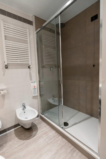 Bathroom 9