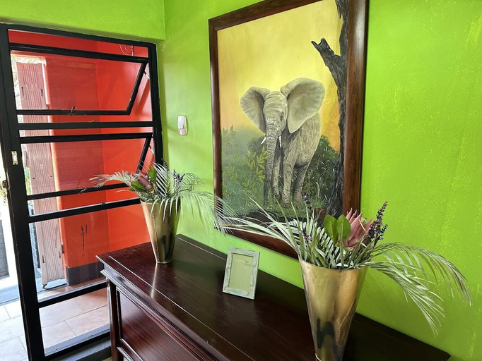Others 5, The White House, Mopani