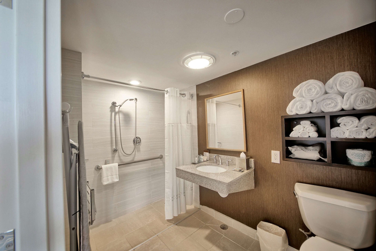 Bathroom 5, DoubleTree by Hilton Hotel Portland, Cumberland