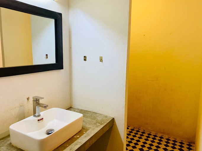 Bathroom 2, Lok Taneuy Residence, Siem Reap