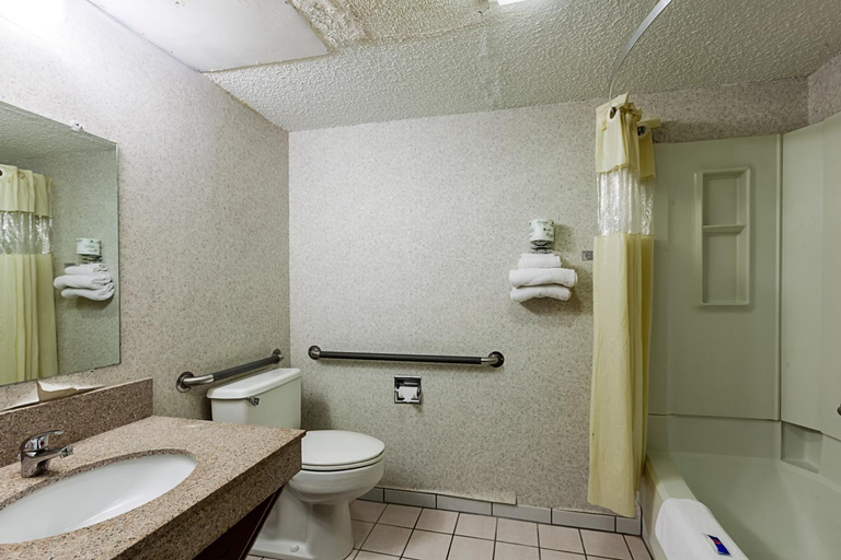 Bathroom 3, Motel 6 Milwaukee, WI - Glendale, Milwaukee