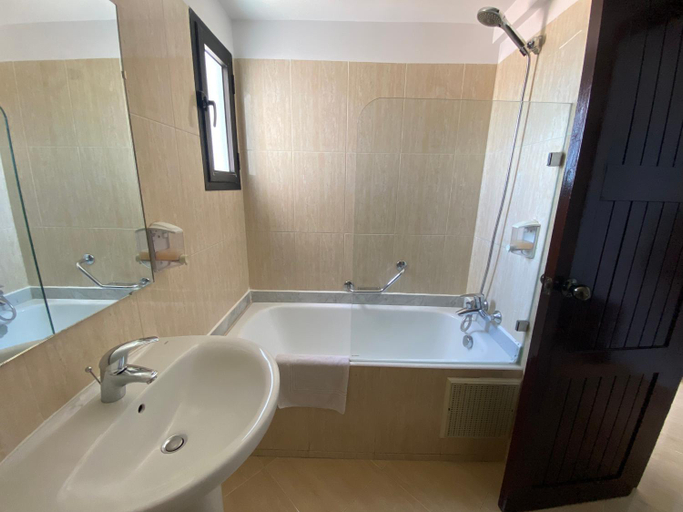 Bathroom 5, Hotel Azur, Casablanca