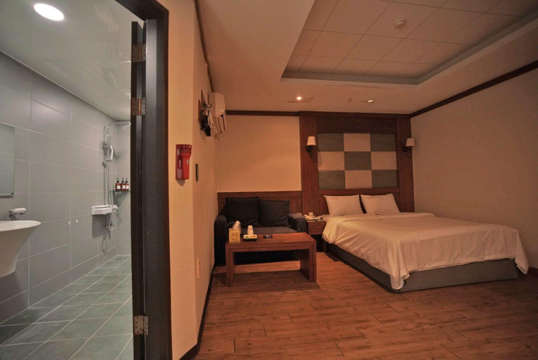 Bedroom 2, Equus Motel, Jincheon