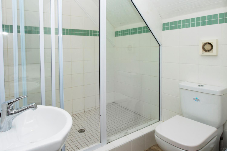 Bathroom 4, Cape St Francis Resort, Cacadu
