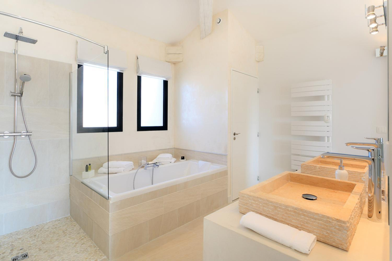 Bathroom, Chateau Rasque - Teritoria, Var