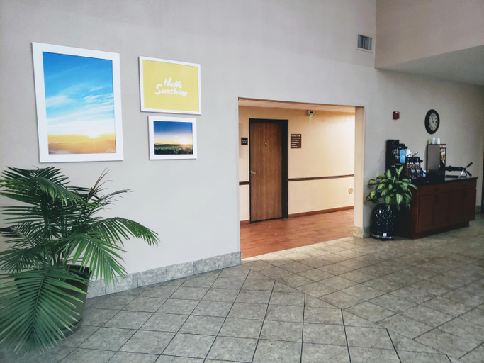 Public Area 2, Days Inn & Suites by Wyndham Morris/I-80, Grundy