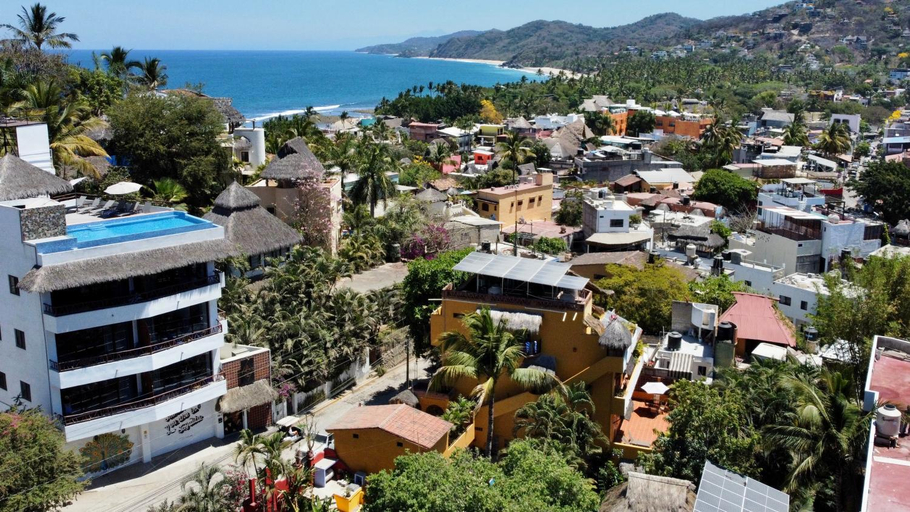 Exterior & Views