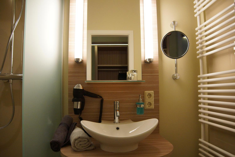 Bathroom 14