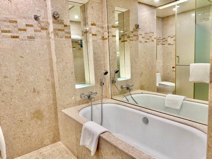 Bathroom 14