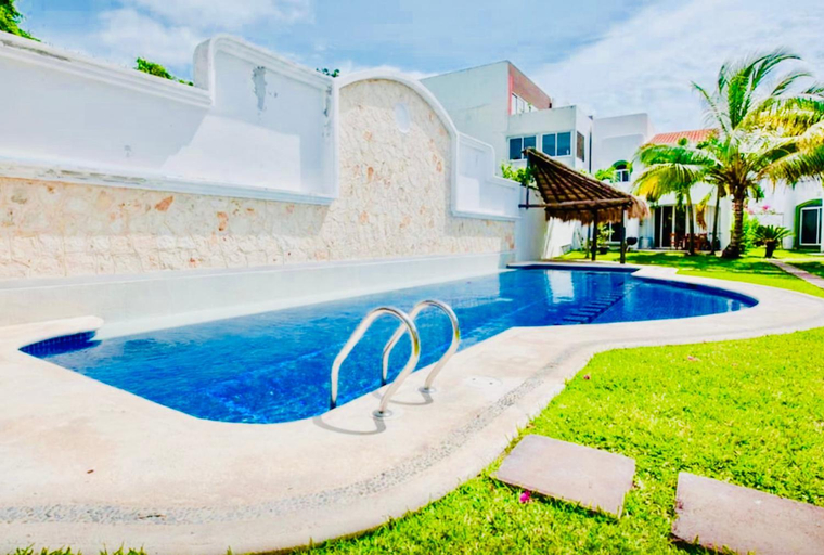 Others 3, Playacar - Deluxe Family Budget Balcony Room with Pool and Parking, Cozumel