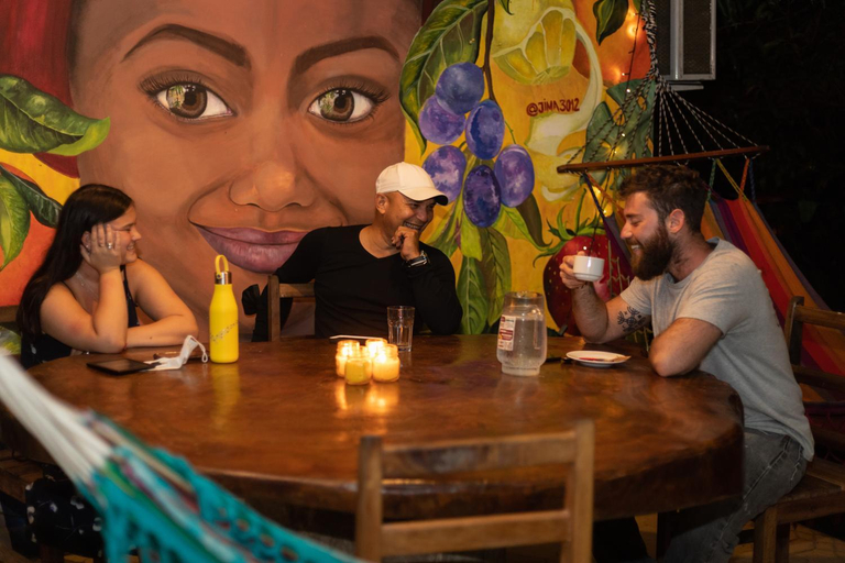 Food & Drinks 5, Hostel, Cafe & Patio Travelers, Santiago