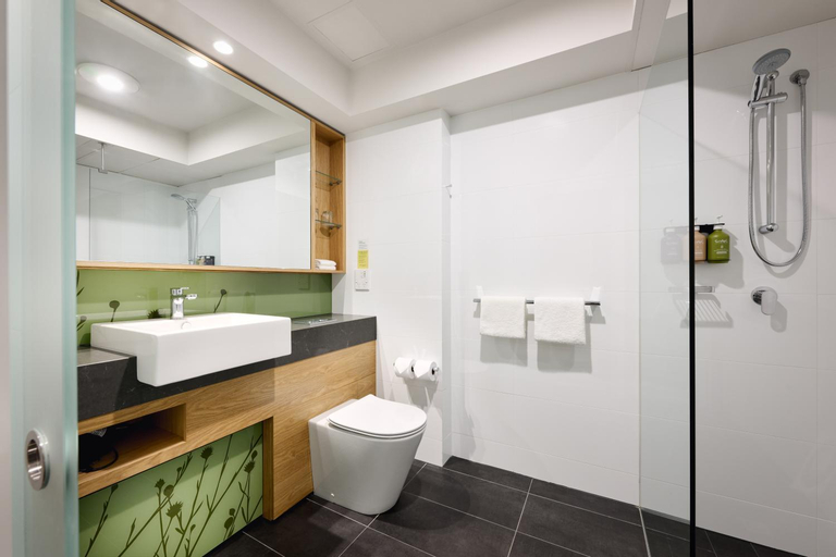 Bathroom 13