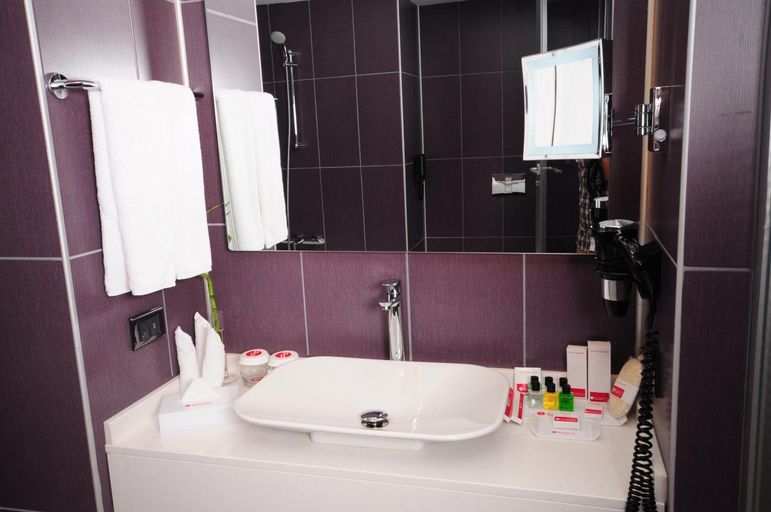 Bathroom 5, Ramada Plaza by Wyndham Izmit, Izmit