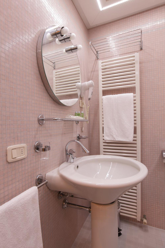 Bathroom 4, Hotel San Marco, Lucca