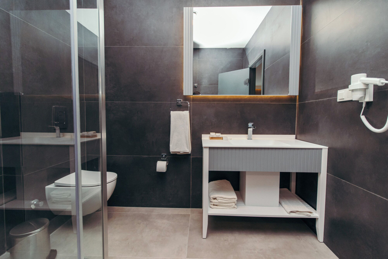 Bathroom 4, CK Farabi Hotel, Çankaya