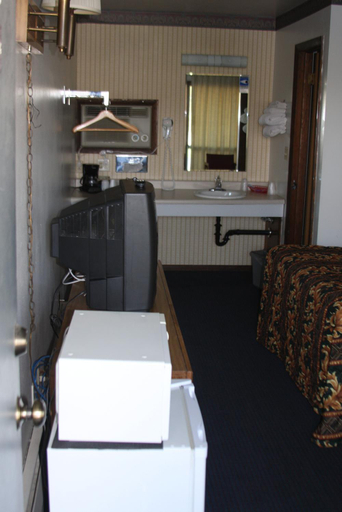 Bedroom 4, Viking Jr. Motel, Nicollet
