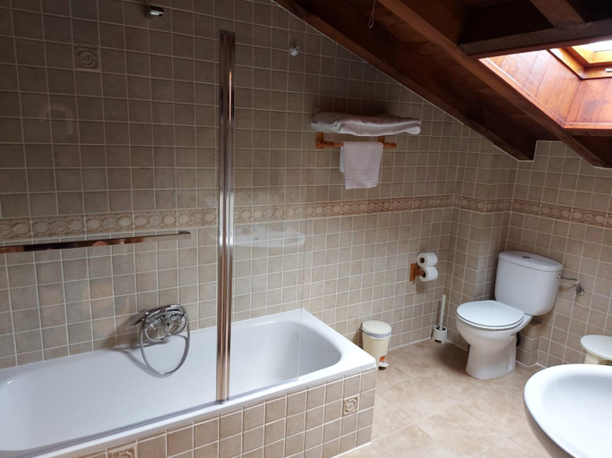Bathroom 2, Hotel Rural El Angel de la Guarda, Cantabria