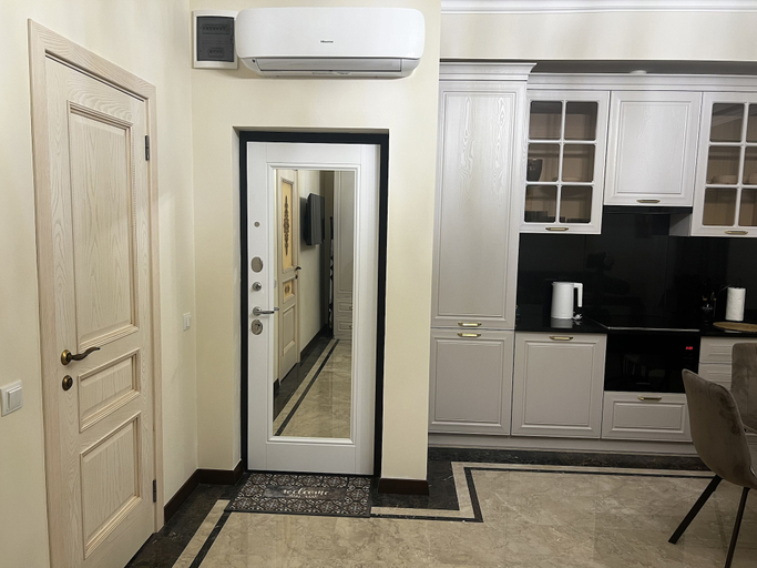 Others 4, Royale Estates, Yerevan
