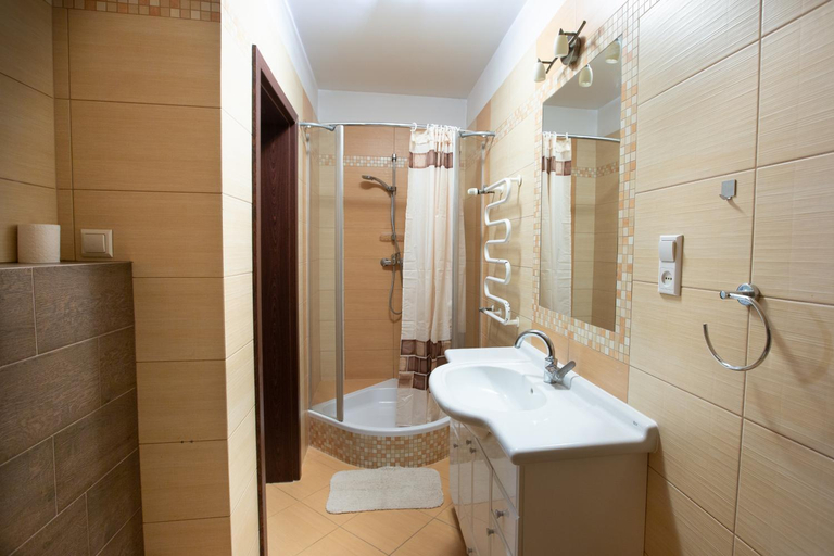 Bathroom 2, Pensjonat pod Kasztanem, Ełk