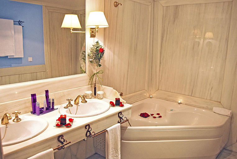 Bathroom 5, Alcazar De La Reina Hotel, Sevilla