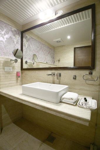 Bathroom 4, Emerald, Chandigarh