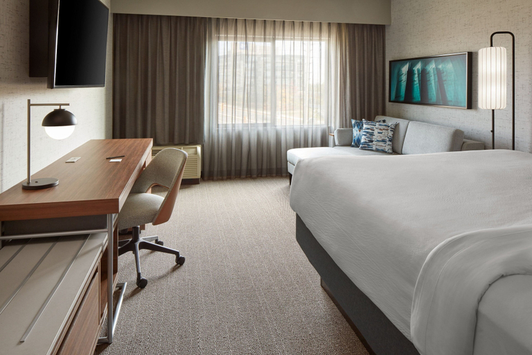 Bedroom 3, Courtyard by Marriott Mississauga - Airport Corporate Centre West, Peel
