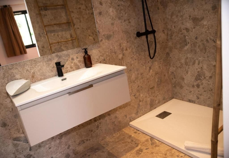 Bathroom 4, Les Villas de Palombaggia, Corse-du-Sud