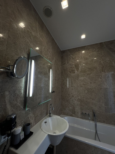 Bathroom 5, Palace St. George, Mönchengladbach