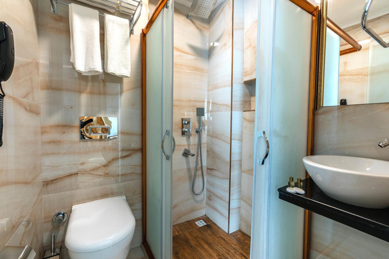 Bathroom 5, City Hall Hotel, Fatih