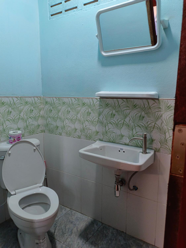 Bathroom 4