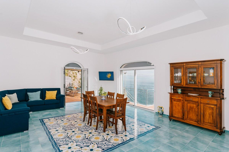 Others 3, Villa Eris: a picco sul mare con piscina e spa, Salerno