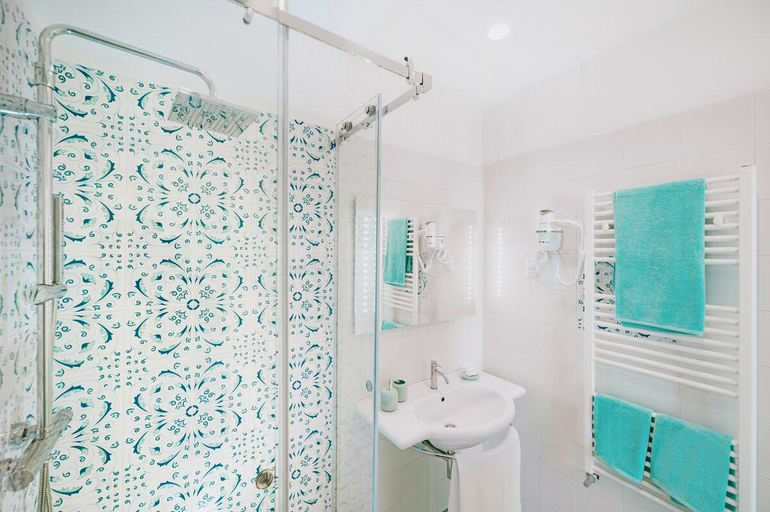 Bathroom 4, Villa Eris: a picco sul mare con piscina e spa, Salerno