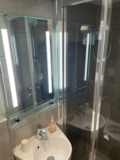 Bathroom 4, Marys Hotel, Paris